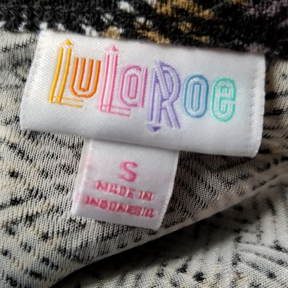 Lovely short sleeved Lula Roe dress - Picture 5 of 6